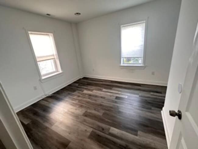 Building Photo - 4931 Walnut St