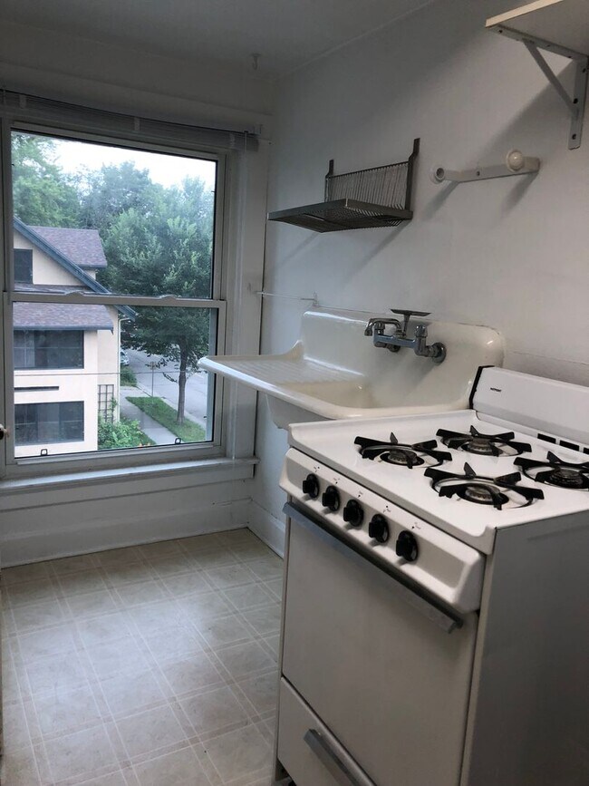 Building Photo - 1259 Spaight St