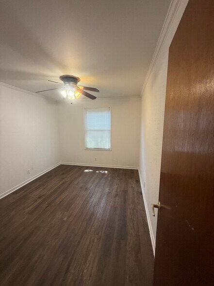 Building Photo - 1906 N Hughes St