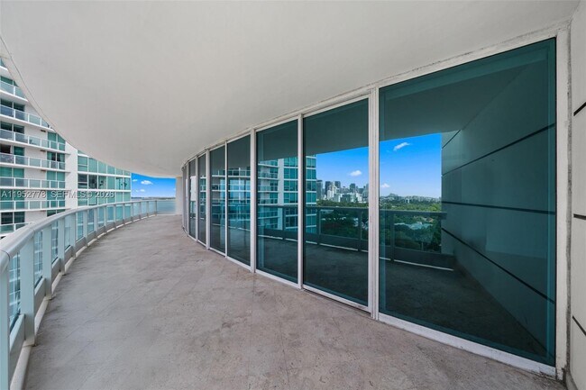 Building Photo - 2127 Brickell Ave