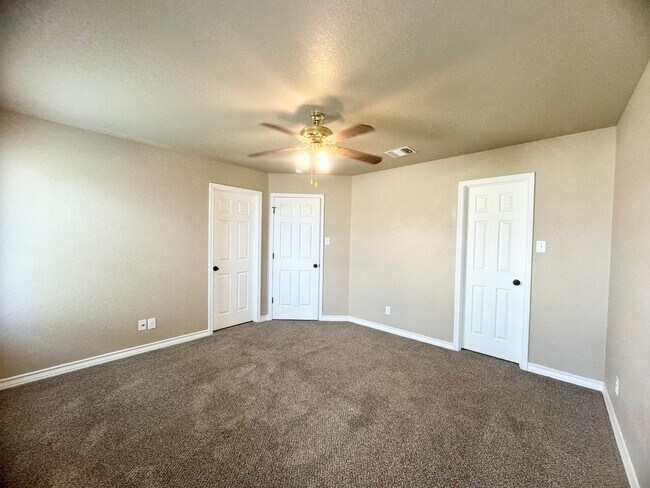 Building Photo - 5103 Flipper Dr
