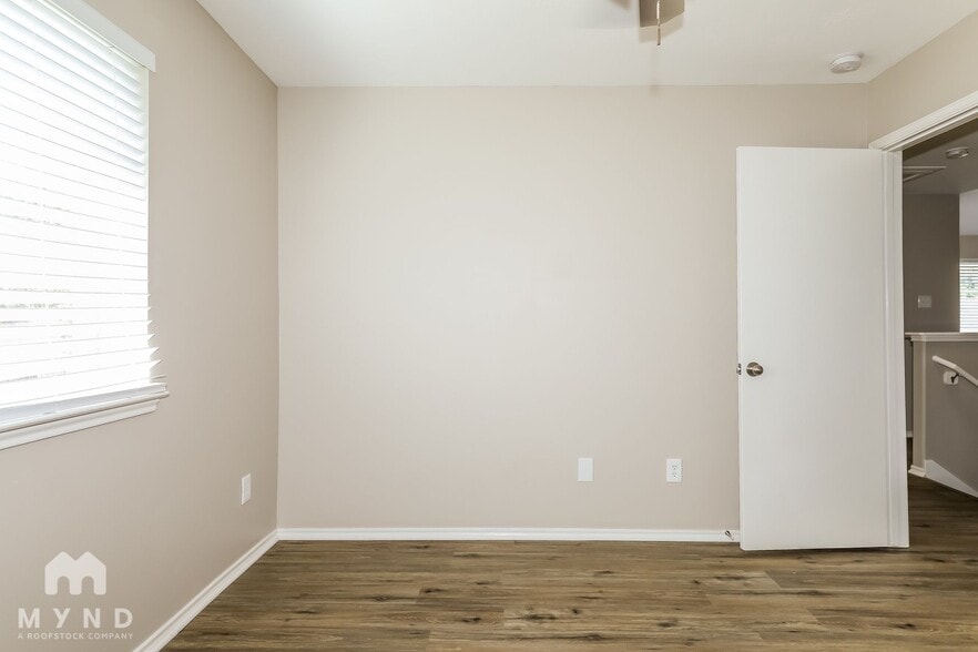 Building Photo - 33119 Cottonwood Bend