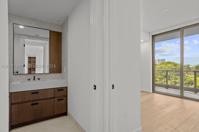 Building Photo - 2200 Brickell Ave