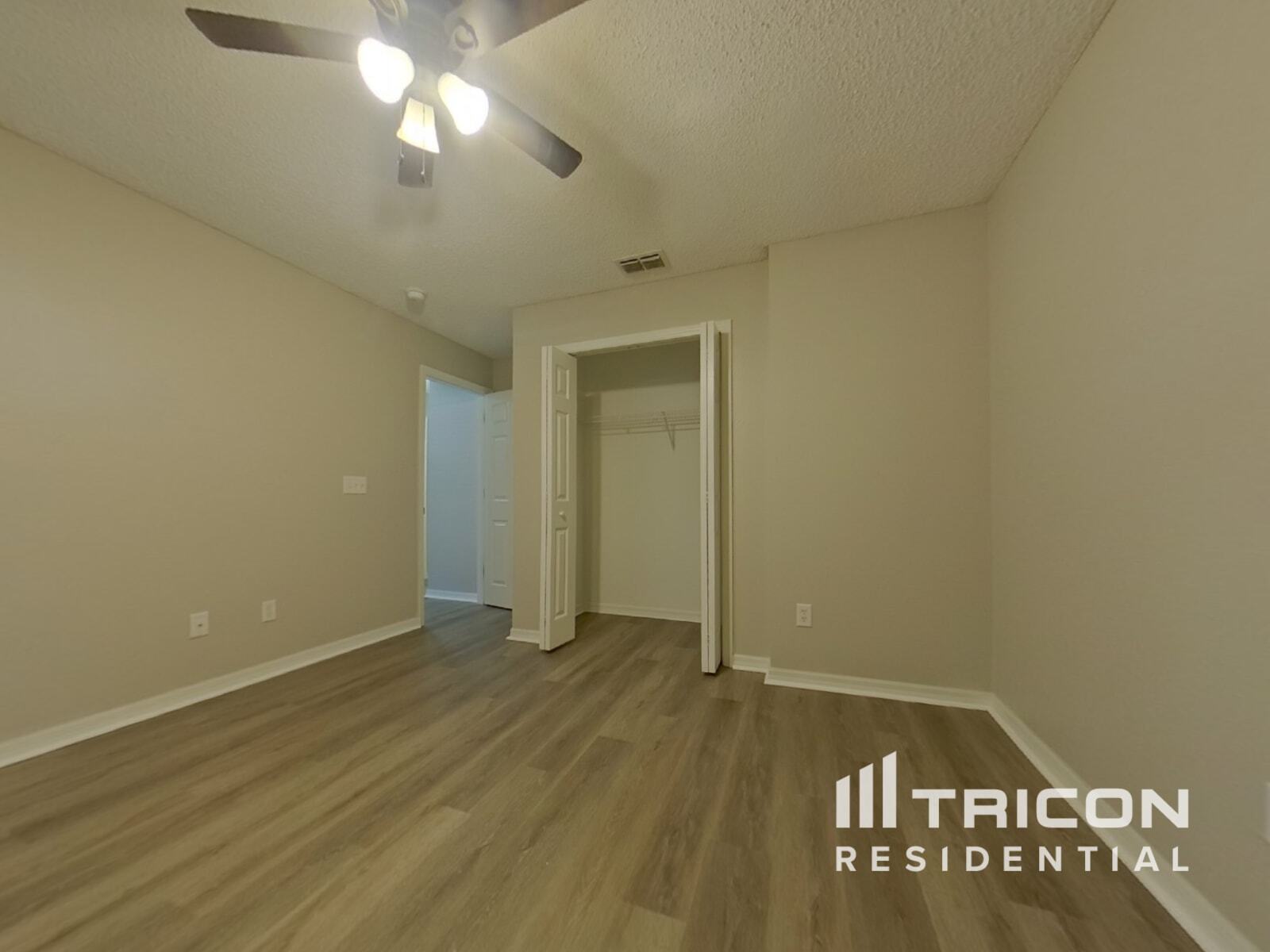 Building Photo - 2046 Knollcrest Dr