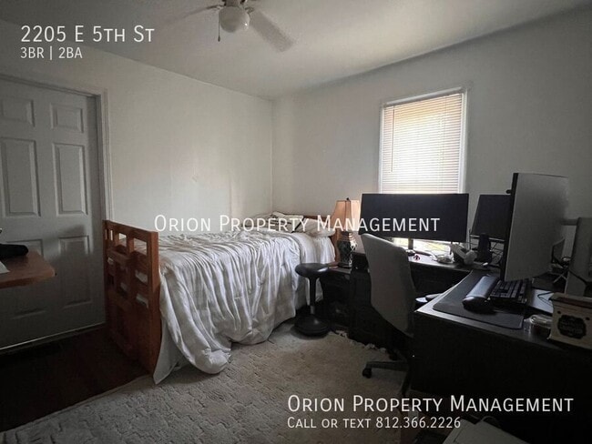 Building Photo - 2205 E 5th St