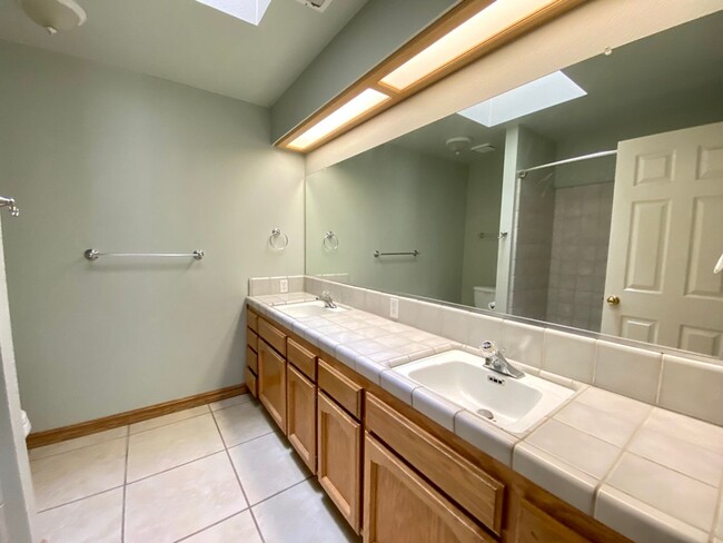 Building Photo - $2,295.00-  3 Bedroom Bullard & Fowler, Cl...
