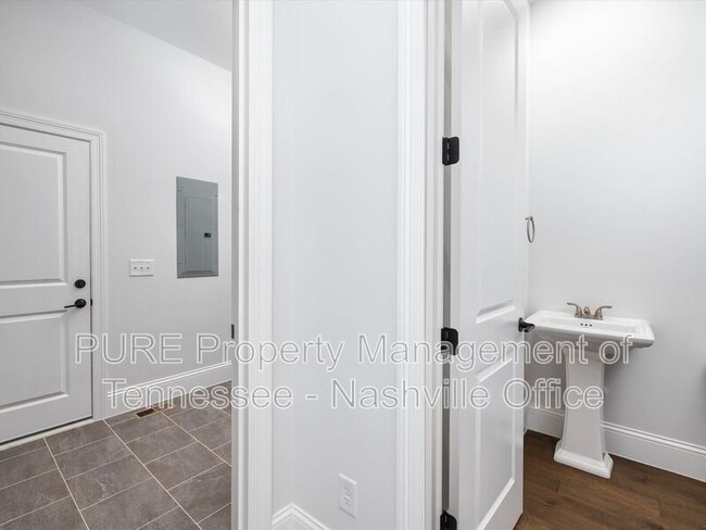Building Photo - 631 Silva Ln
