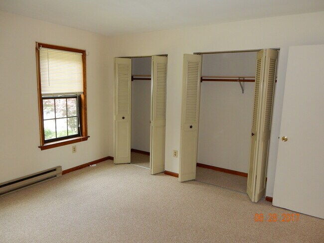 bedroom closet - 48 Aspetuck Vlg