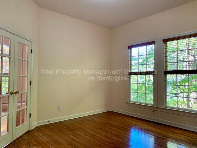 Building Photo - 411 Hogan Woods Cir