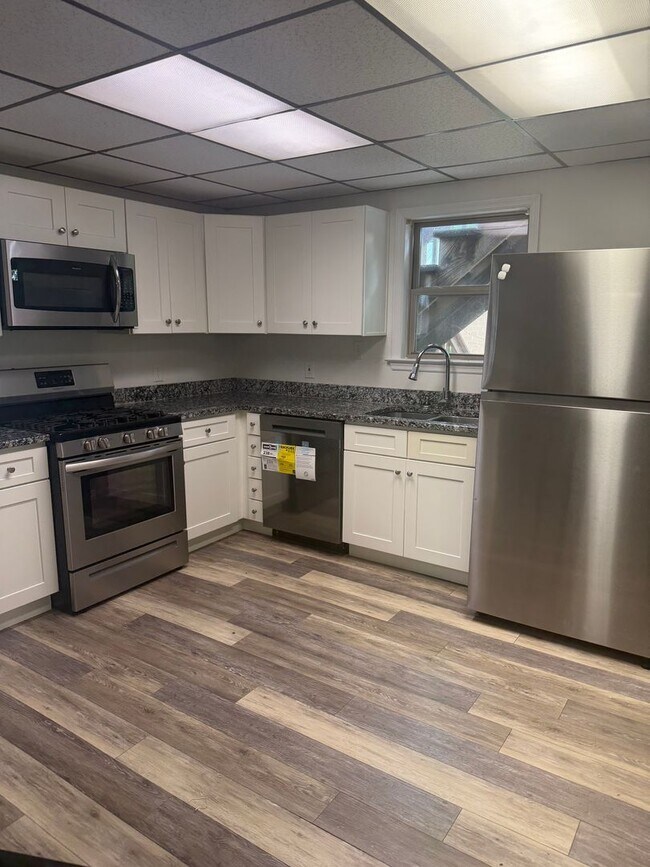 Building Photo - 2 bed one bath great location