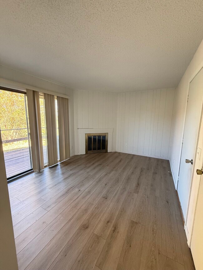 Building Photo - 6668 Fairway Cir