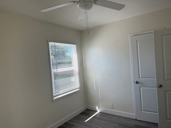 Building Photo - FOR RENT — COMPLETELY REMODELED Apartment