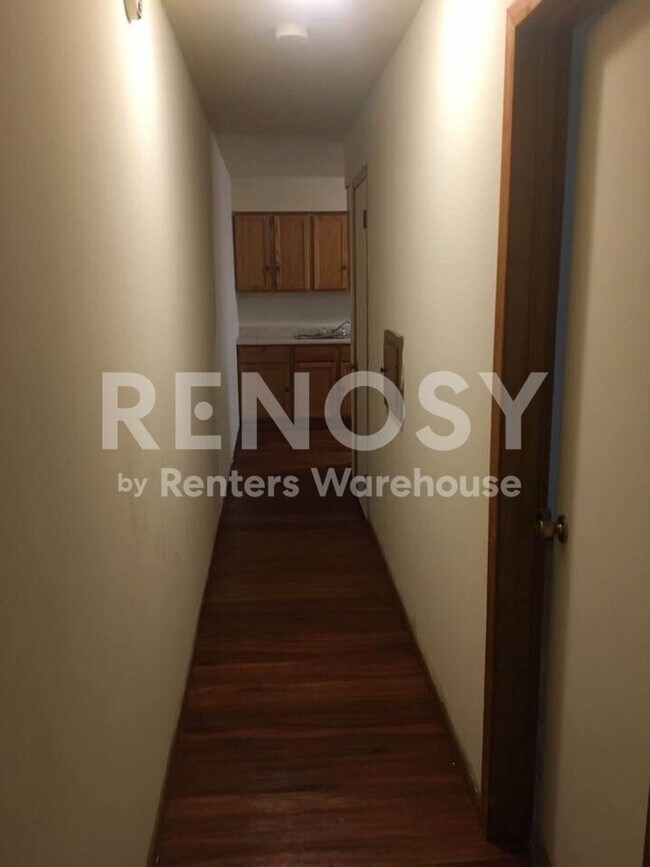 Building Photo - Wonderful 2BD / 1 BA DUPLEX  in Minneapolis Available 1/1/2024!