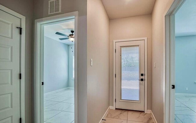 Building Photo - 8937 Mount Rushmore Ln