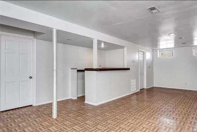 Building Photo - 1079 Crestwood Ln