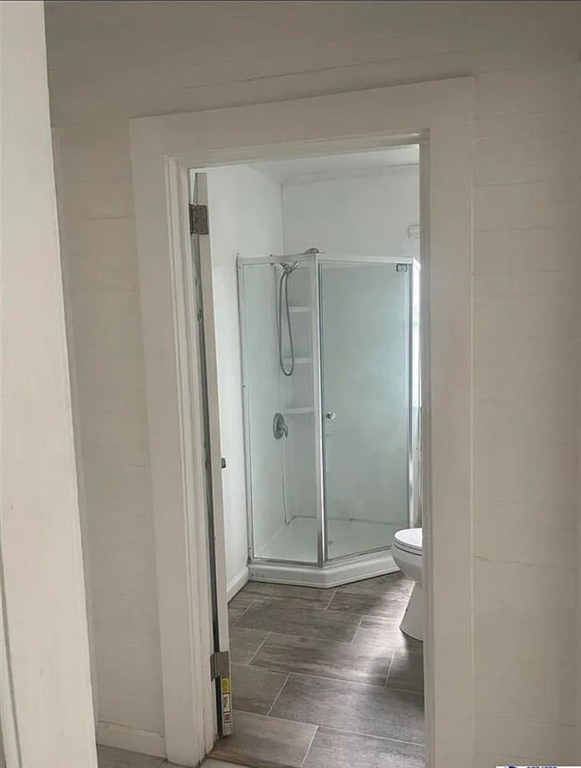 Building Photo - Bungalow- 2 bedroom 1 bath