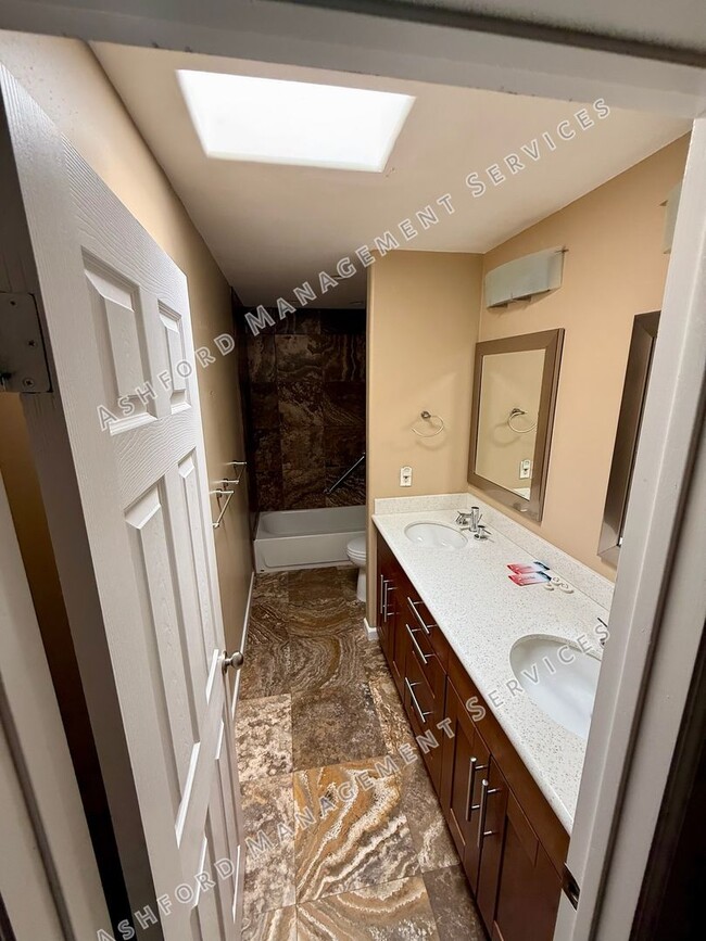 Building Photo - Elegant McCormick Ranch Home with Stunning...