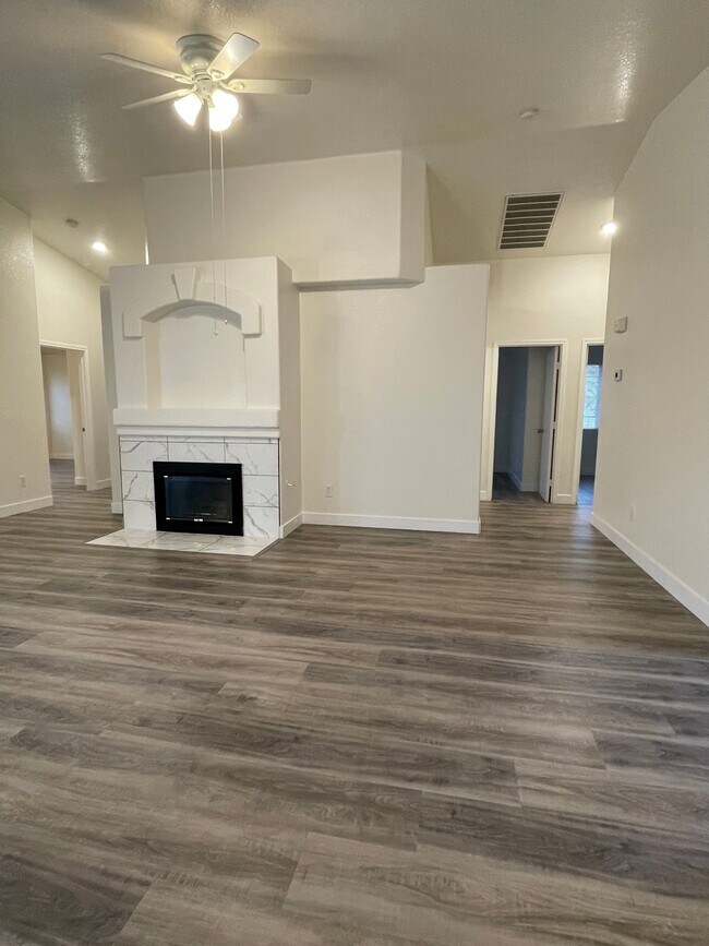 Building Photo - 2219 Cambridge Elms St