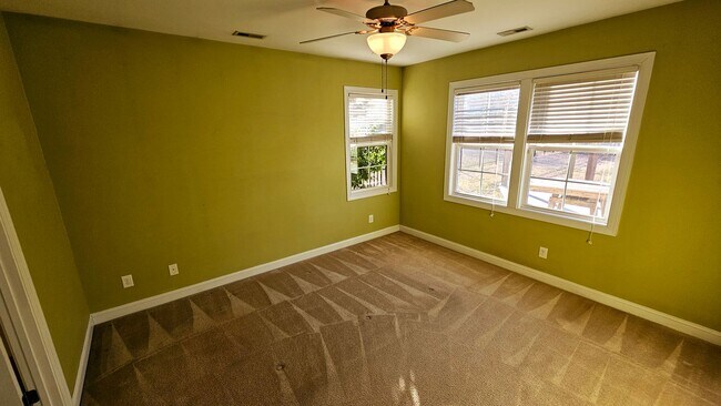 Building Photo - 3BR 2 BA Maple Hill
