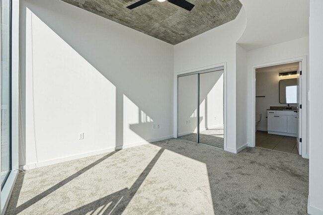 Building Photo - Sought after 1 bedroom on the 29TH FLOOR in the heart of Buckhead!