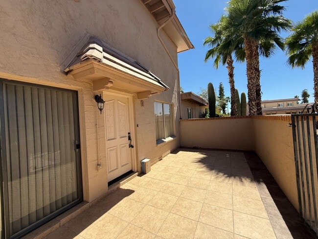 Building Photo - 17014 E Calle Del Oro