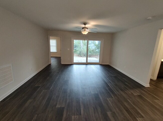 Building Photo - Move in Ready! Easy & Quick move-in process