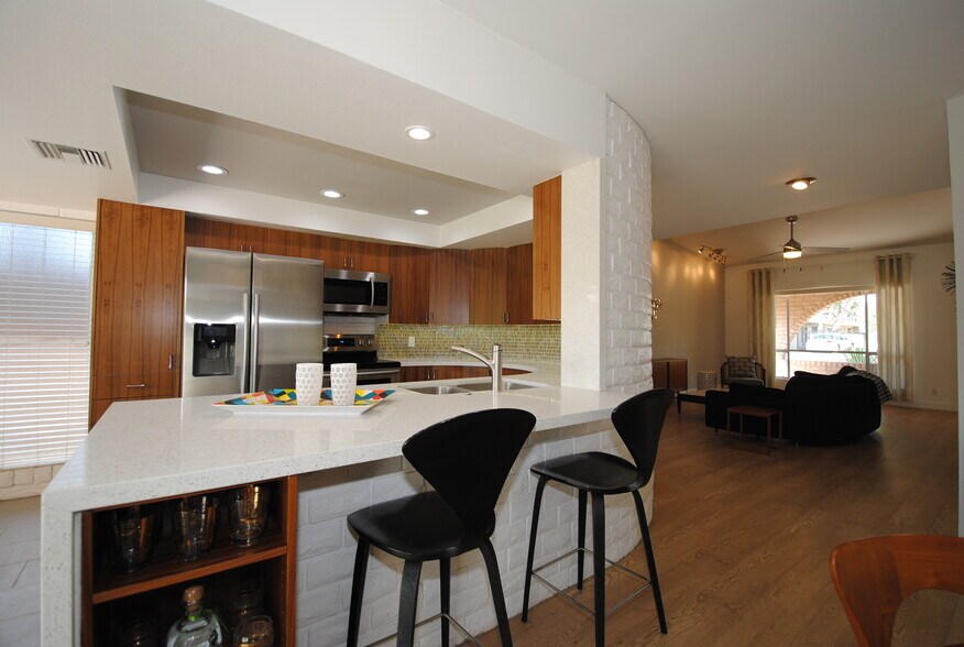 kitchen - 3703 E Montecito Ave