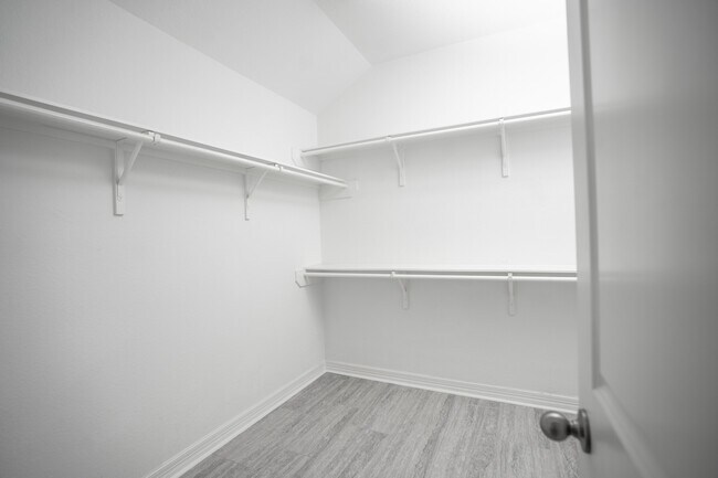 Building Photo - 2230 Falcon Brook Dr
