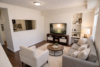 Building Photo - 790 S 2nd St