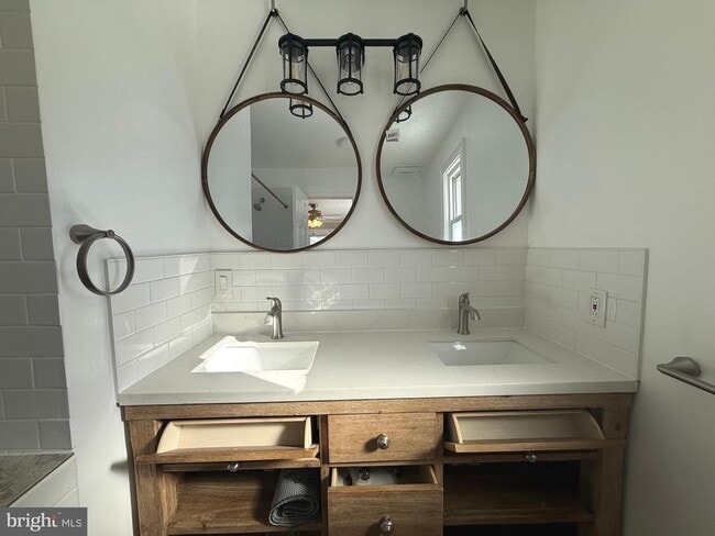 Building Photo - 7419 Farnum St