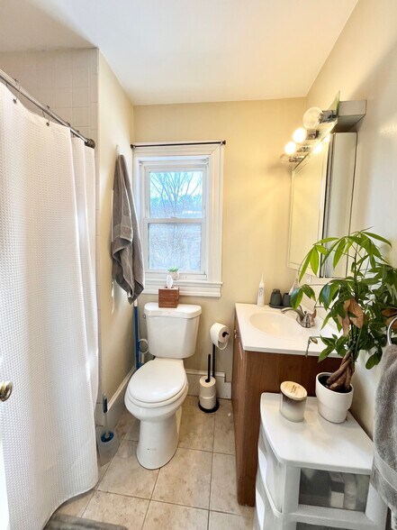 Building Photo - 14 Woodmont St