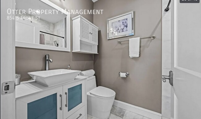 Building Photo - 854 S Front St