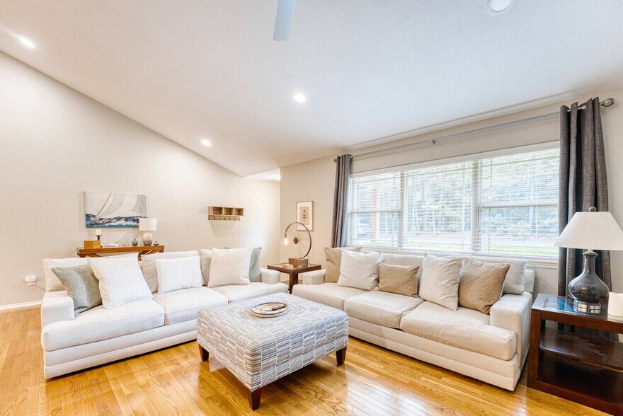 Primary Photo - 9 N Cerney Ln