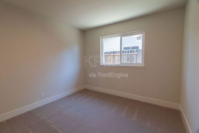Building Photo - 8720 Fox Creek Dr