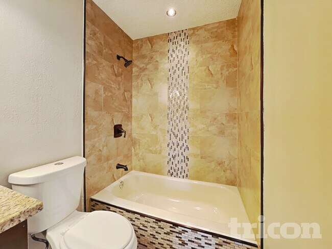 Building Photo - 1237 Edgerton Dr