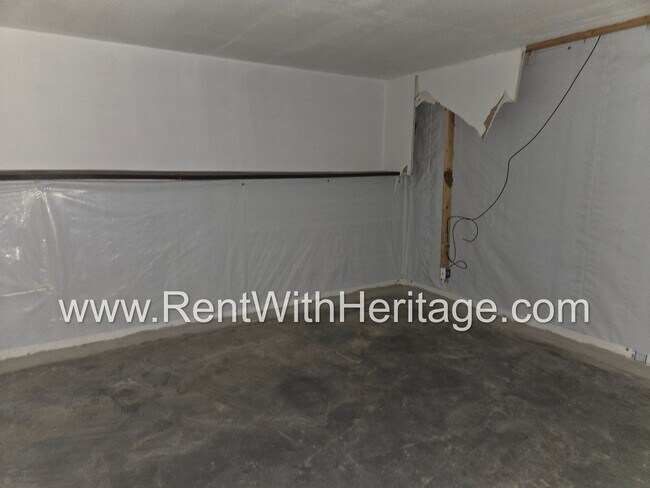 Building Photo - Georgous 3 Bedroom, 2 Bath home with lots of upgrades