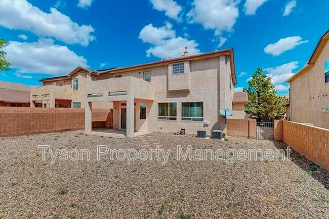 Building Photo - 2420 Falesco Dr SE