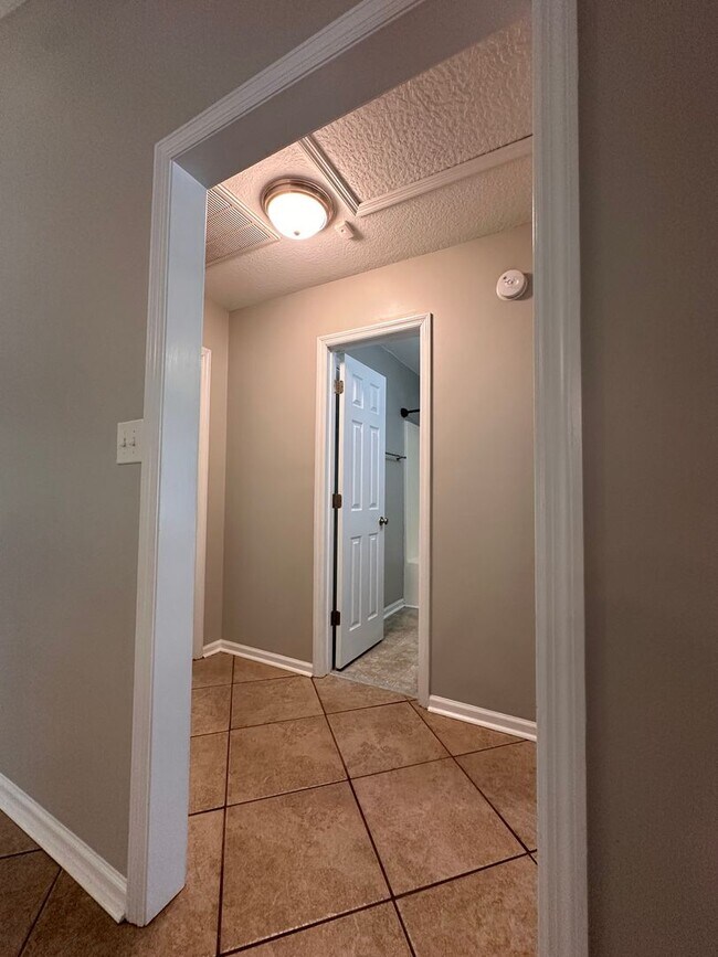 Building Photo - 102 Brookhaven Dr