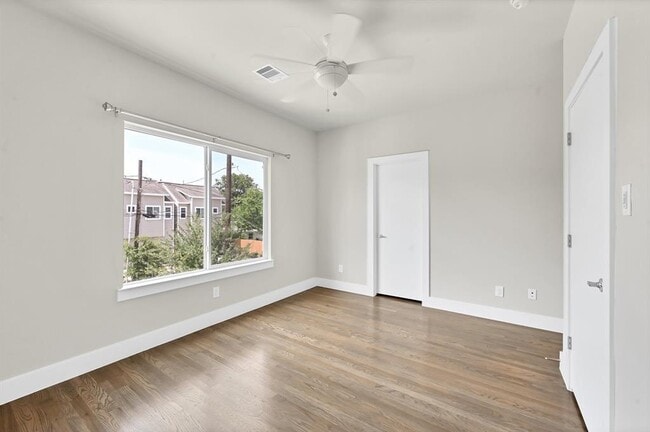 Building Photo - 4411 Hershe St