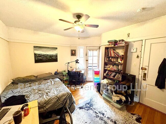 Building Photo - 1057 W Dakin St