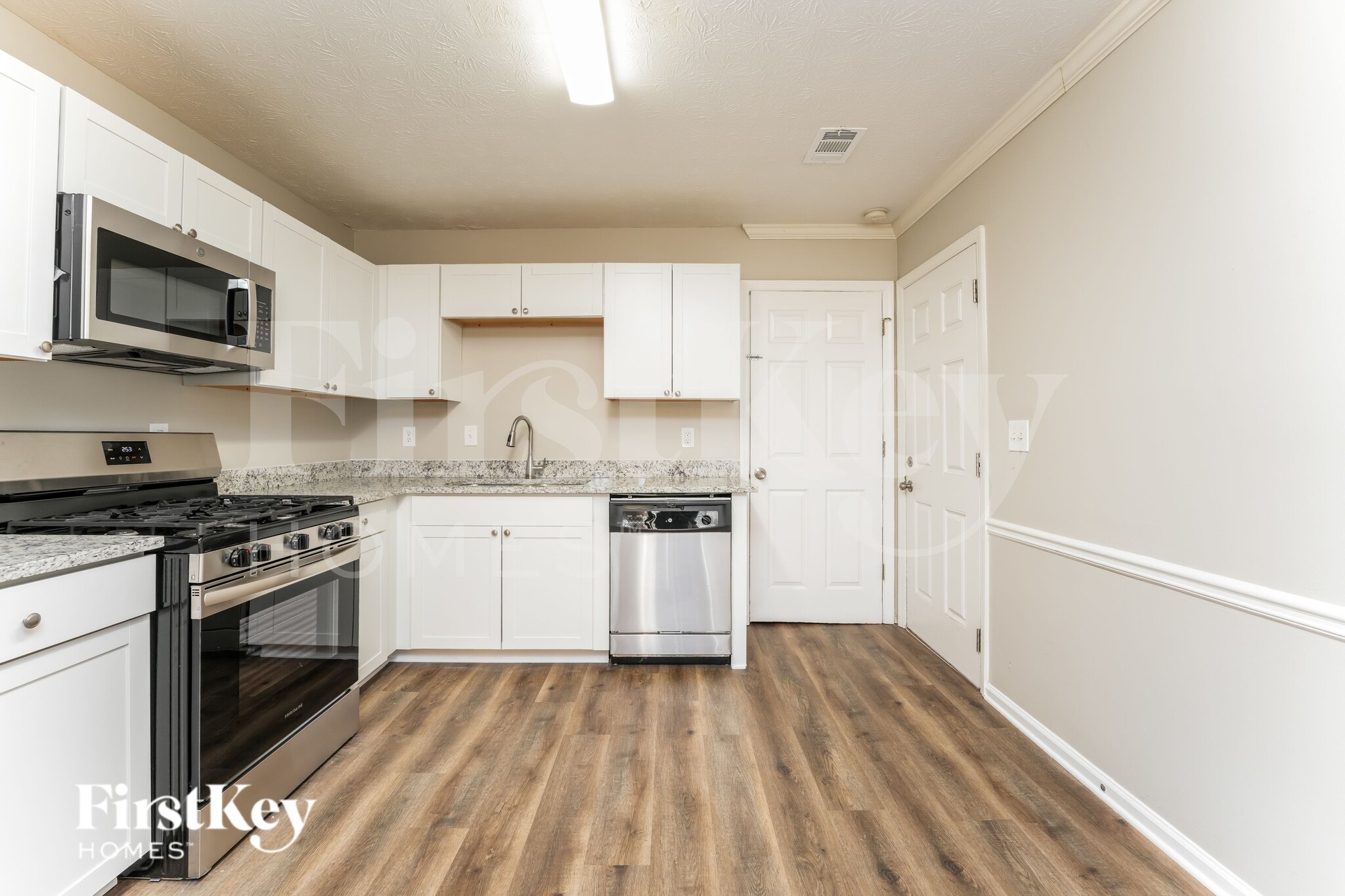 Building Photo - 3724 Red Rose Ct