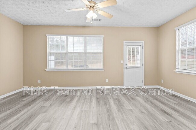 Building Photo - 4932 Vireo Dr