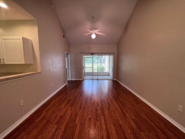 Building Photo - 1/1 Condo in the Greens at West End - Available mid-June!