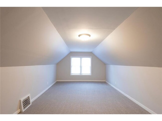 Building Photo - 810 Concordia Ave