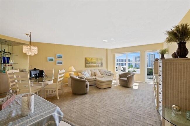 Building Photo - 3700 Galt Ocean Dr