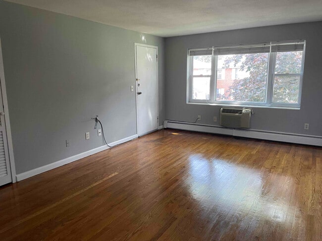 Building Photo - 99 Shadow Ln