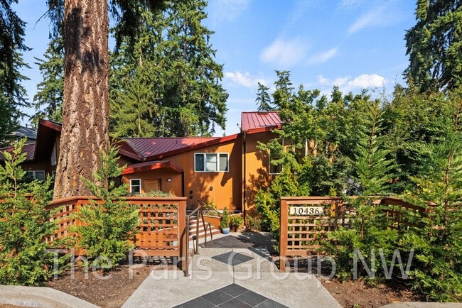 Building Photo - Extraordinary Custom Enatai Home *4min to DT Bellevue *High End Finishes * Central AC *EV Charger