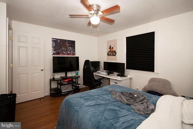 Building Photo - 10 Sherwood Ln