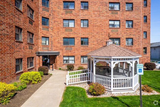 Building Photo - Midtowne Apartments