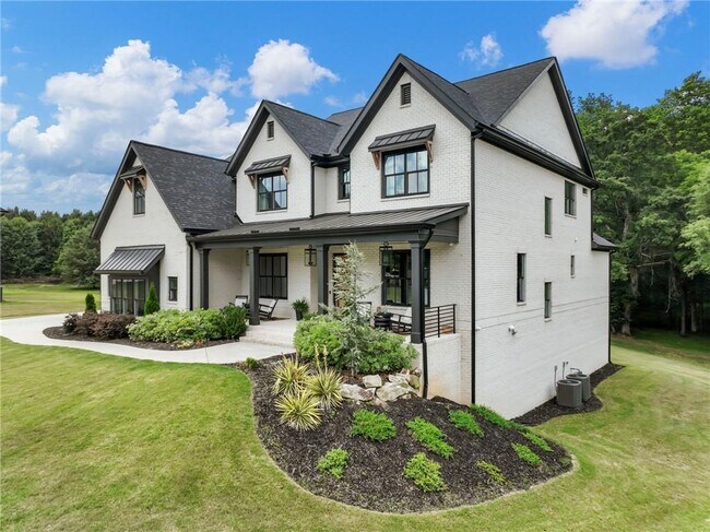 Building Photo - 566 Versailles Dr